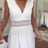 Circe - V-Ausschnitt Spitzenkleid